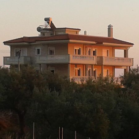 דרמי Spartila Apartments מראה חיצוני תמונה